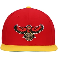 Casquette Atlanta Hawks Hardwood Classics Team Two-Tone 2.0 Snapback rouge/jaune Mitchell & Ness pour homme
