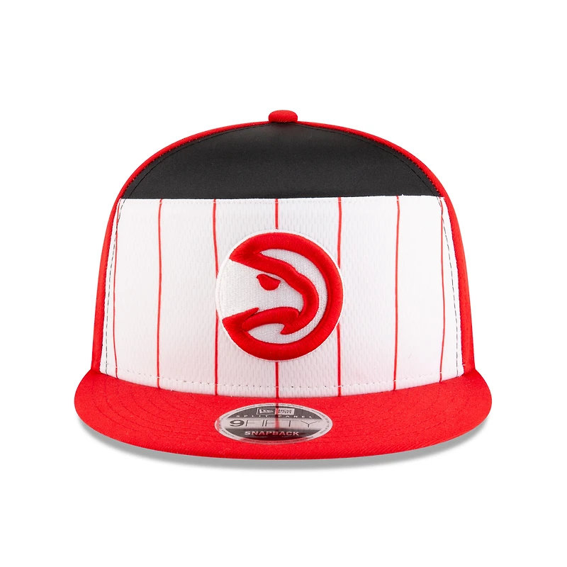 Casquette snapback 9FIFTY blanche/rouge New Era pour homme, modèle NBA 2025, Atlanta Hawks, Tip Off