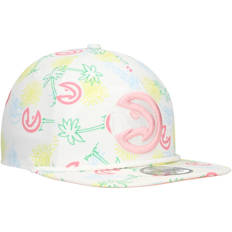 Casquette réglable de golfeur New Era pour hommes, Atlanta Hawks, palmiers et vagues, blanche