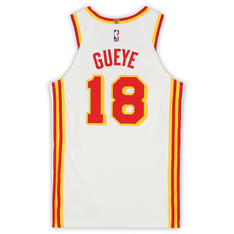 Maillot blanc Nike porté par Mouhamed Gueye (Atlanta Hawks) lors du match n° 18 contre les New York Knicks le 30 avril 2026 - Taille 48+4