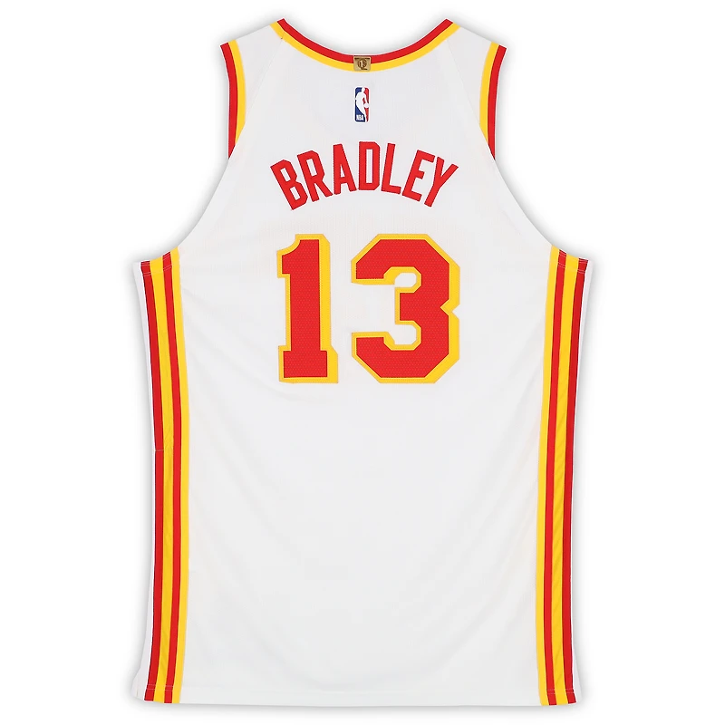Maillot Nike blanc n° 13 porté par Tony Bradley (Atlanta Hawks) lors de la saison NBA 2025-2026 - Taille 54+4