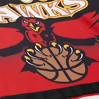 Maillot de hockey unisexe Mitchell & Ness Dikembe Mutombo rouge des Atlanta Hawks Maxxed Out Fashion