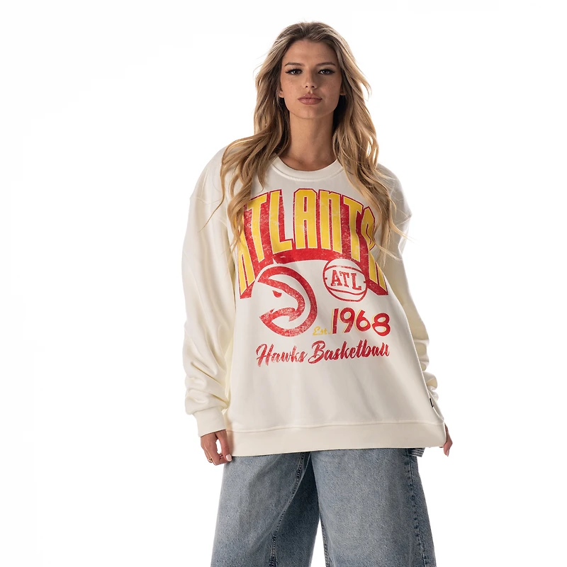 Sweat-shirt unisexe The Wild Collective blanc à motif Atlanta Hawks en polaire col rond