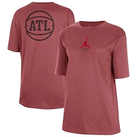 T-shirt Boyfriend Jordan Brand Atlanta Hawks Courtside Statement Edition pour femme rouge