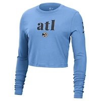 T-shirt court à manches longues et coupe slim pour femme Nike Atlanta Hawks City Edition 2024/25 Essential Logo bleu clair