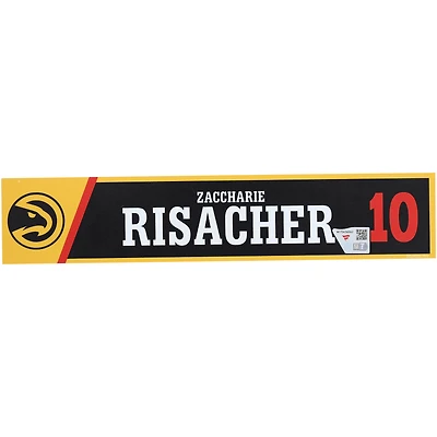 Plaque nominative noire n° 10 de Zaccharie Risacher, joueur des Hawks d'Atlanta, saison NBA 2025-2026