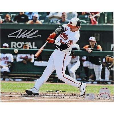 Photographie autographiée de 8" x 10" d'Adley Rutschman, joueur de baseball des Orioles de Baltimore, en maillot blanc