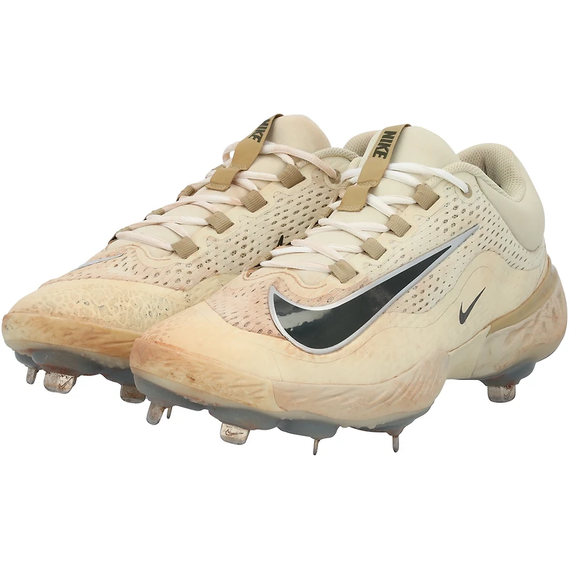 Adley Rutschman, chaussures Nike beiges utilisées lors du match des Orioles de Baltimore contre les Nationals de Washington, le 18 mai 2025