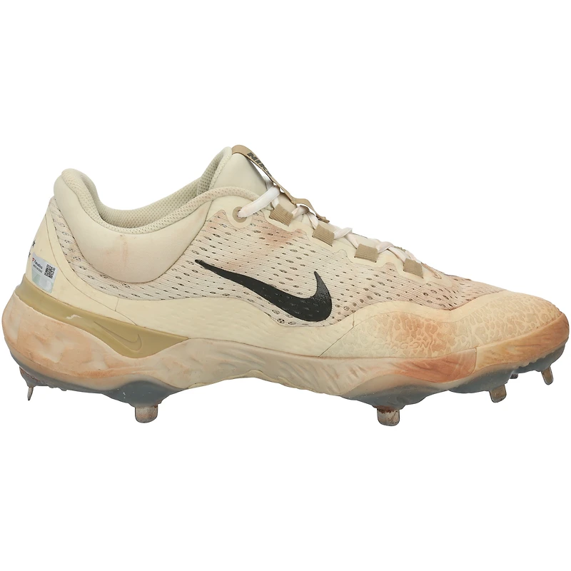 Adley Rutschman, chaussures Nike beiges utilisées lors du match des Orioles de Baltimore contre les Nationals de Washington, le 18 mai 2025