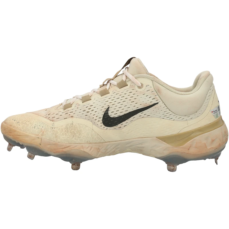 Adley Rutschman, chaussures Nike beiges utilisées lors du match des Orioles de Baltimore contre les Nationals de Washington, le 18 mai 2025