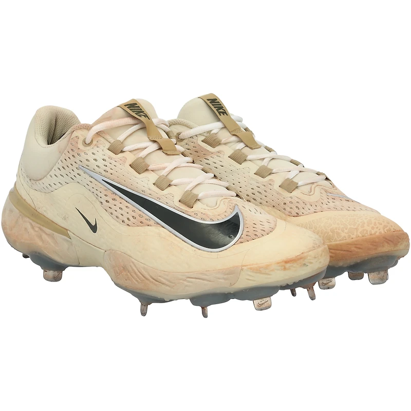 Adley Rutschman, chaussures Nike beiges utilisées lors du match des Orioles de Baltimore contre les Nationals de Washington, le 18 mai 2025