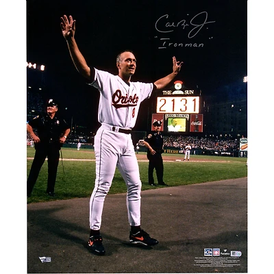 Photographie autographiée de 16" x 20" de Cal Ripken Jr. Baltimore Orioles lors du 2131e match avec l'inscription "Ironman"