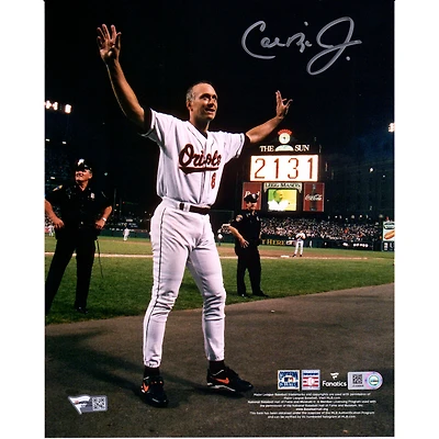 Photographie autographiée de 20,3 x 25,4 cm de Cal Ripken Jr. des Orioles de Baltimore lors du 2131e match
