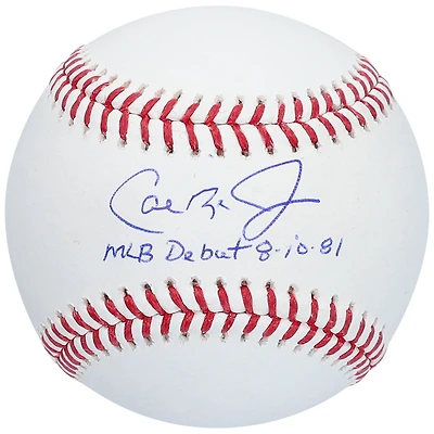 Balle de baseball autographiée par Cal Ripken Jr. des Orioles de Baltimore avec inscription « Débuts en MLB le 10 août 1981 ».