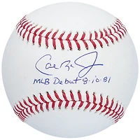Balle de baseball autographiée par Cal Ripken Jr. des Orioles de Baltimore avec inscription « Débuts en MLB le 10 août 1981 ».