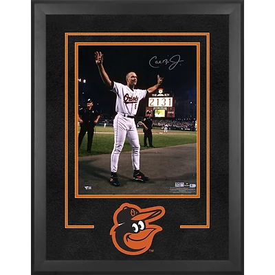 Photographie encadrée de luxe autographiée par Cal Ripken Jr. des Orioles de Baltimore 16" x 20" lors du 2131e match