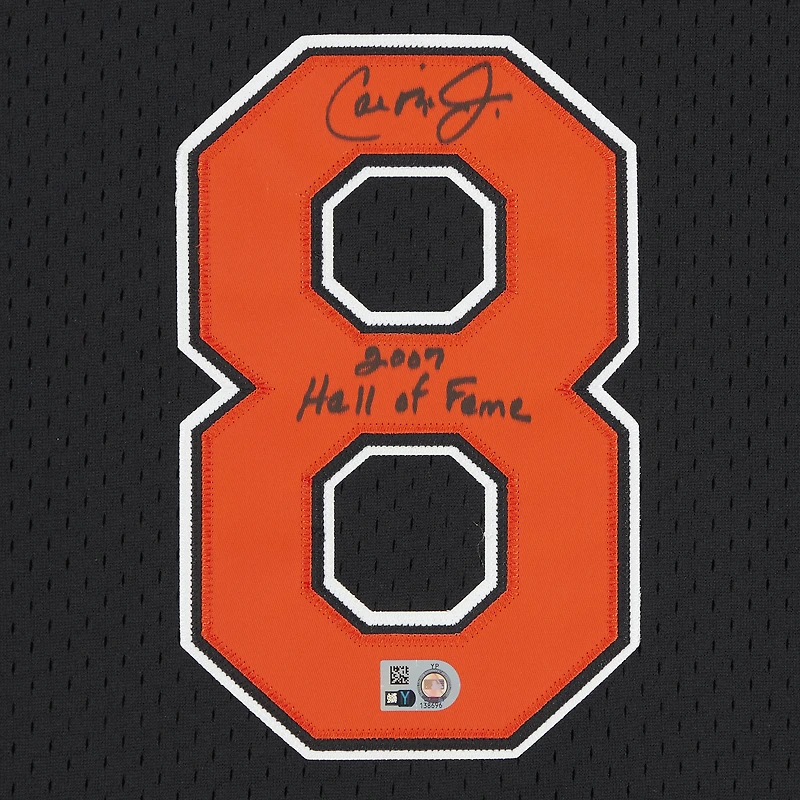 Maillot réplique autographié Mitchell & Ness des Baltimore Orioles par Cal Ripken Jr. avec inscription « 2007 Hall of Fame »