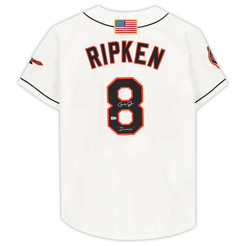 Maillot authentique autographié par Mitchell & Ness des Baltimore Orioles de Cal Ripken Jr. avec inscription « Ironman »