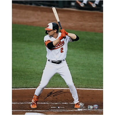 Photo dédicacée de Gunnar Henderson (Baltimore Orioles) en maillot blanc, position de frappe (40 x 50 cm).