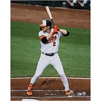 Photo dédicacée de Gunnar Henderson (Baltimore Orioles) en maillot blanc, position de frappe (40 x 50 cm).