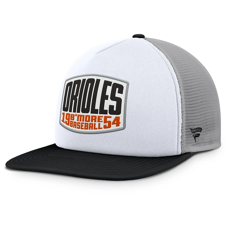 Casquette ajustable Fanatics grise/blanche pour homme avec patch avant en mousse et logo des Orioles de Baltimore