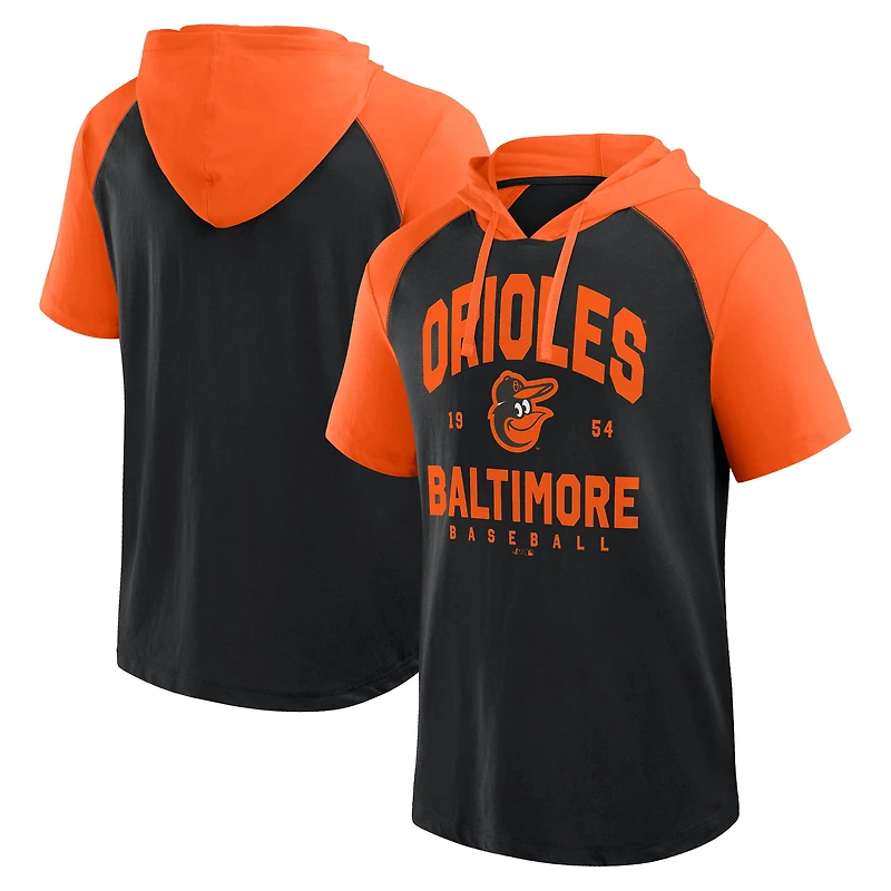 T-shirt à capuche et manches courtes raglan noir avec logo Athletic Baltimore Orioles pour homme