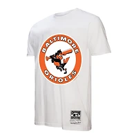 T-shirt blanc avec logo de la collection Cooperstown des Baltimore Orioles Mitchell & Ness pour homme