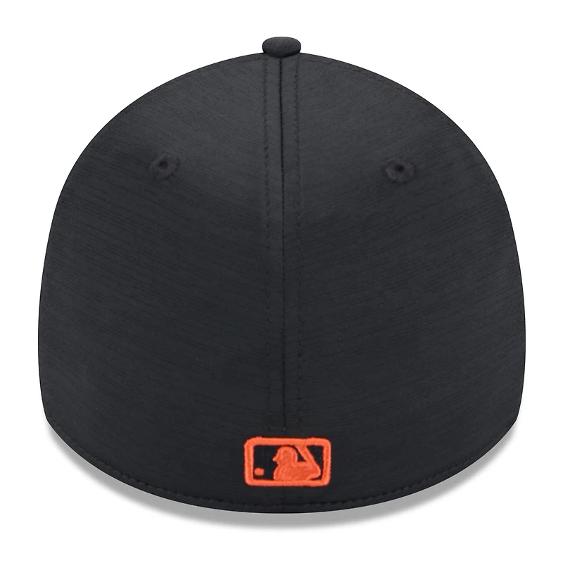 Casquette New Era noire Baltimore Orioles 2024 Clubhouse 39THIRTY Flex pour homme