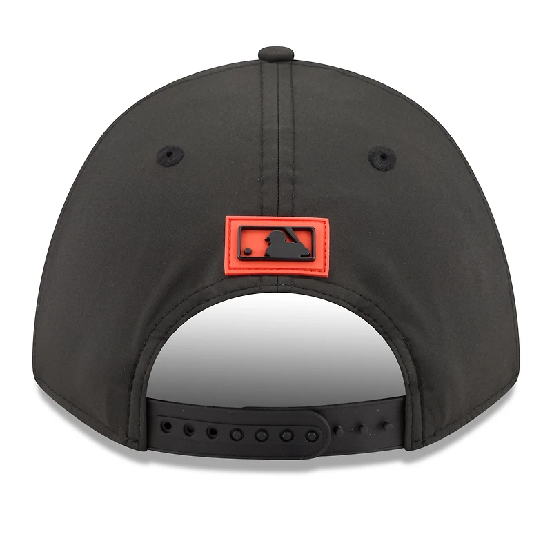 Casquette ajustable New Era noire Baltimore Orioles 2026 Clubhouse 9FORTY A-Frame pour homme