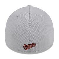 Men's New Era Gray Baltimore Orioles Active Pivot 39THIRTY Flex Hat