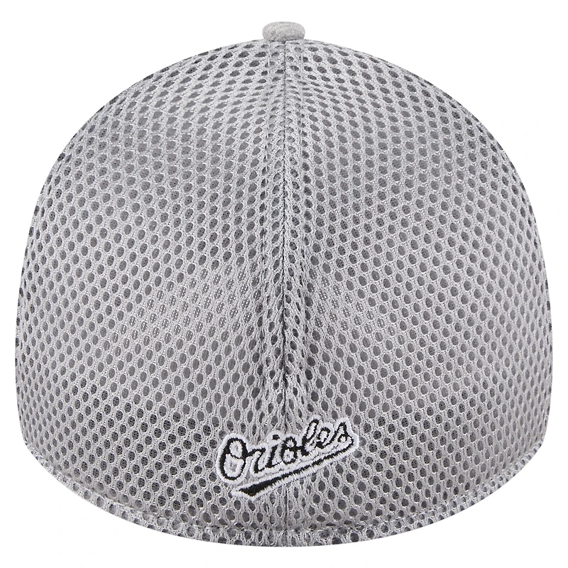 Casquette New Era 39THIRTY Flex grise pour homme, visière à éclaboussures de peinture, Baltimore Orioles