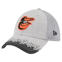 Casquette New Era 39THIRTY Flex grise pour homme, visière à éclaboussures de peinture, Baltimore Orioles