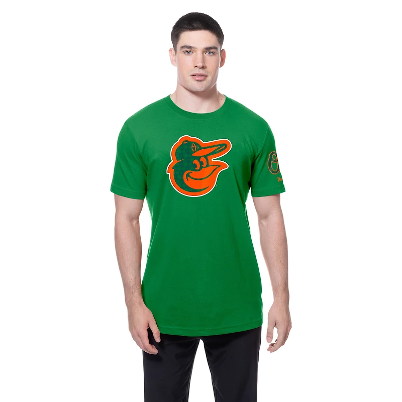 T-shirt à imprimé Shamrock de la Saint-Patrick des Orioles Baltimore Kelly Green New Era pour homme