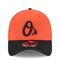 Casquette d'entraînement de printemps 39THIRTY Flex orange Baltimore Orioles 2025 pour homme New Era