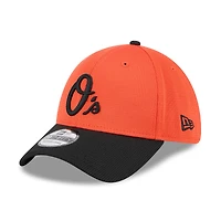 Casquette d'entraînement de printemps 39THIRTY Flex orange Baltimore Orioles 2025 pour homme New Era