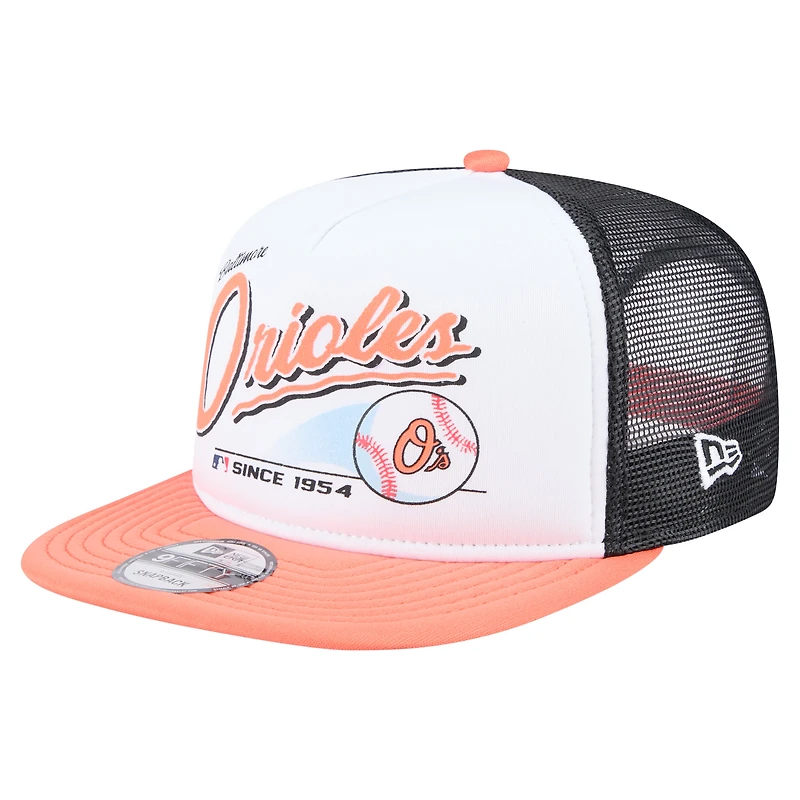 Casquette snapback New Era blanche/orange pour homme, style camionneur rétro 9FIFTY des Baltimore Orioles