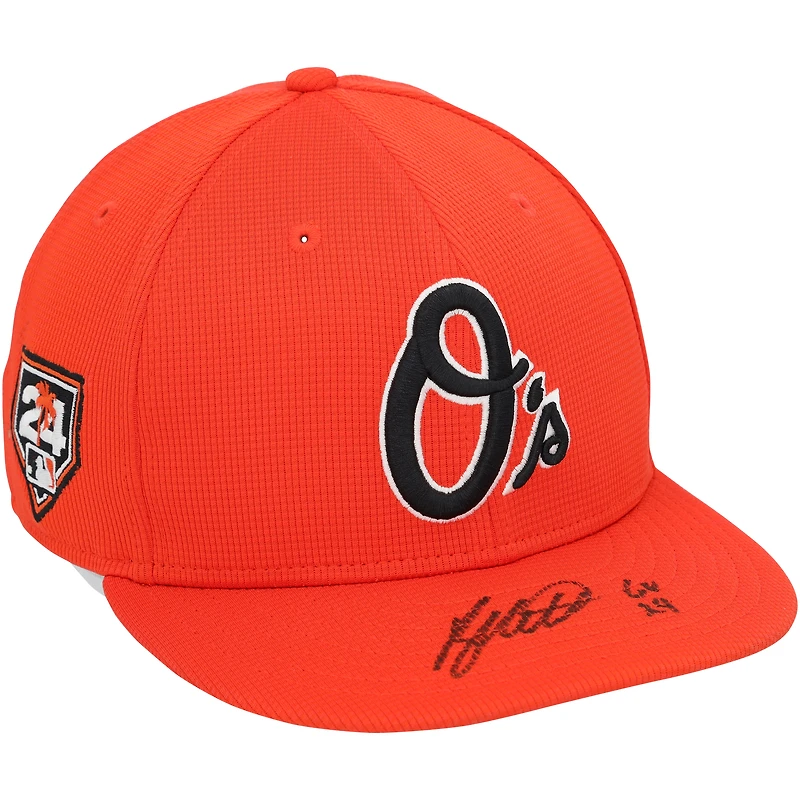 Casquette orange New Era portée en match par Ryan Mountcastle des Orioles de Baltimore lors du camp d'entraînement de printemps 2024 de la MLB, avec inscription « GU 24 ».