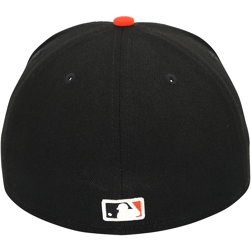 Casquette New Era blanche et orange autographiée par Ryan Mountcastle, portée lors d'un match des Orioles de Baltimore (saison 2024 de la MLB), avec inscription « GU 24 ».