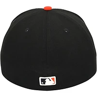 Casquette New Era blanche et orange autographiée par Ryan Mountcastle, portée lors d'un match des Orioles de Baltimore (saison 2024 de la MLB), avec inscription « GU 24 ».