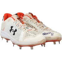 Crampons blancs Under Armour portés en match par Ryan Mountcastle (Baltimore Orioles) lors de la saison 2024 de la MLB, avec inscription « GU 24 » - RG13314283-84