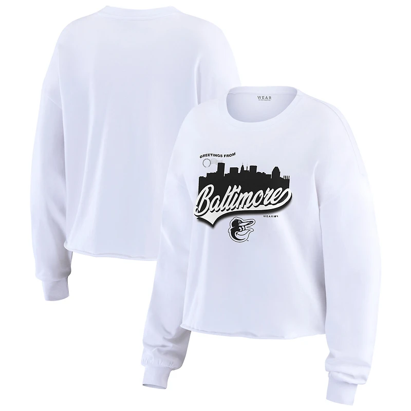 T-shirt à manches longues pour femme WEAR by Erin Andrews, motif carte postale blanche des Baltimore Orioles