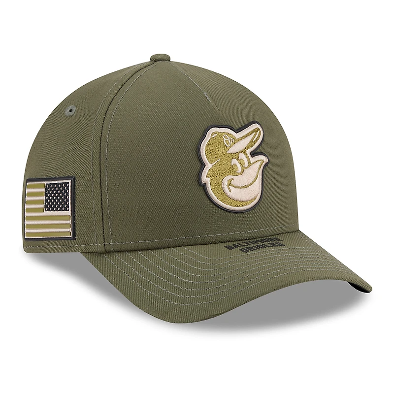Casquette ajustable New Era Olive Baltimore Orioles 2026 Journée des forces armées 9FORTY M-Crown pour jeunes