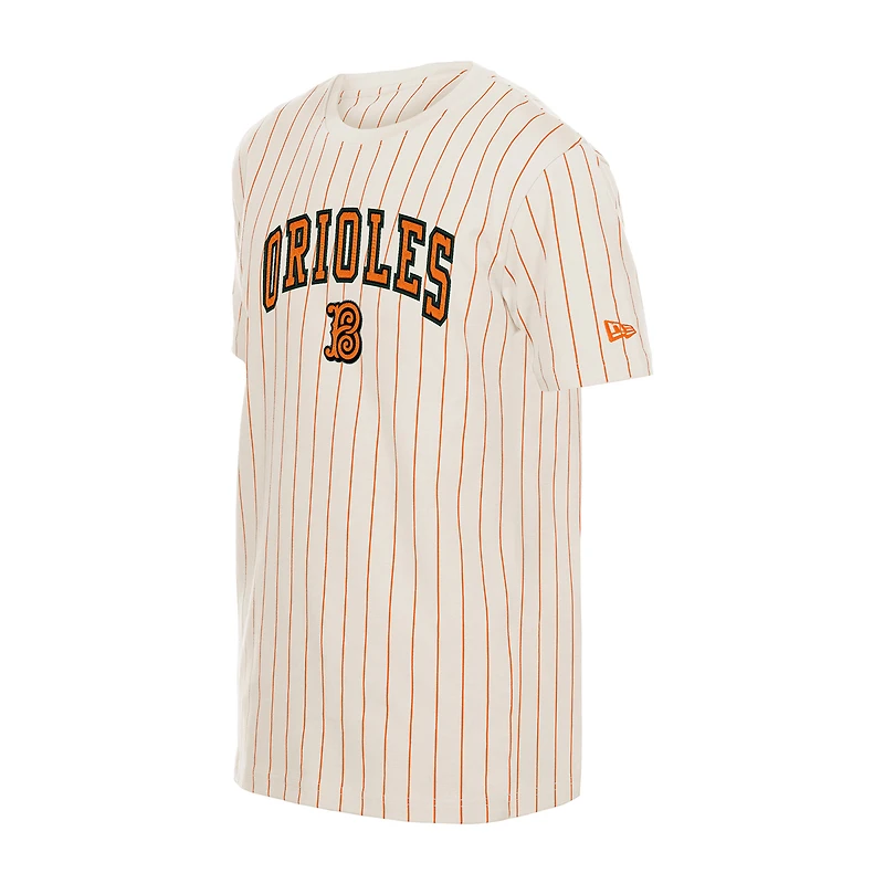 T-shirt à rayures blanches New Era Baltimore Orioles 2026 City Connect pour jeunes