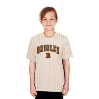 T-shirt à rayures blanches New Era Baltimore Orioles 2026 City Connect pour jeunes