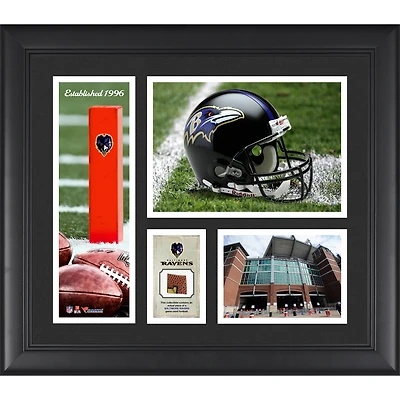 Collage encadré du logo de l'équipe des Baltimore Ravens 15'' x 17'' avec un morceau de ballon de football utilisé lors du match