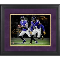 Photographie encadrée de Lamar Jackson et Derrick Henry, Ravens de Baltimore, en fac-similé de signature, 11 x 35 cm.