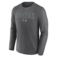 T-shirt à manches longues latéral Blackout pour homme Fanatics Heather Charcoal Baltimore Ravens