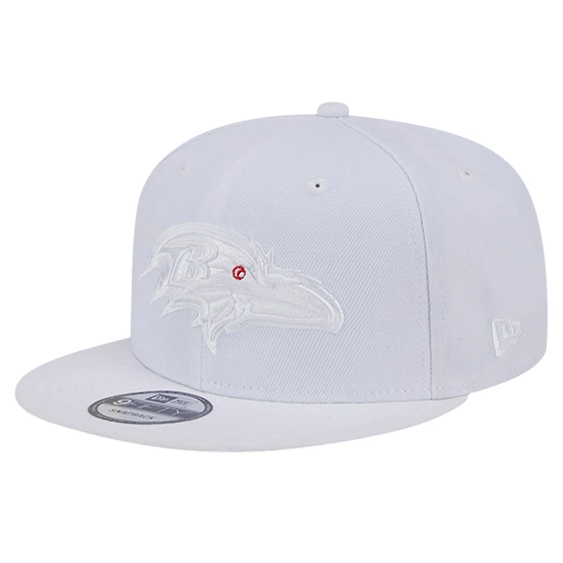 Casquette Snapback 9FIFTY New Era Baltimore Ravens Main blanc sur blanc pour homme