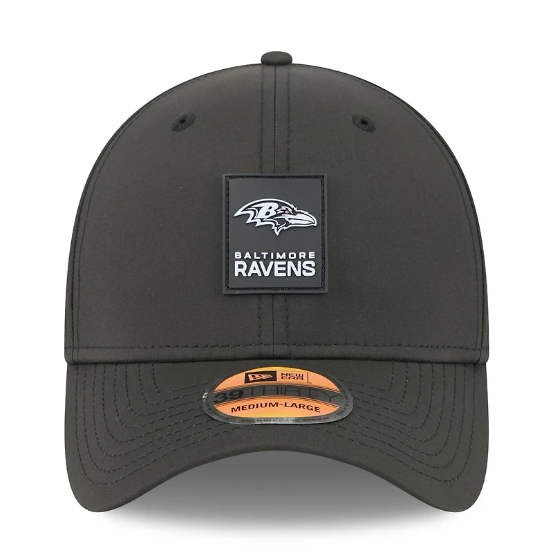 Men's New Era Black Baltimore Ravens 2025 Sideline 39THIRTY Flex Hat