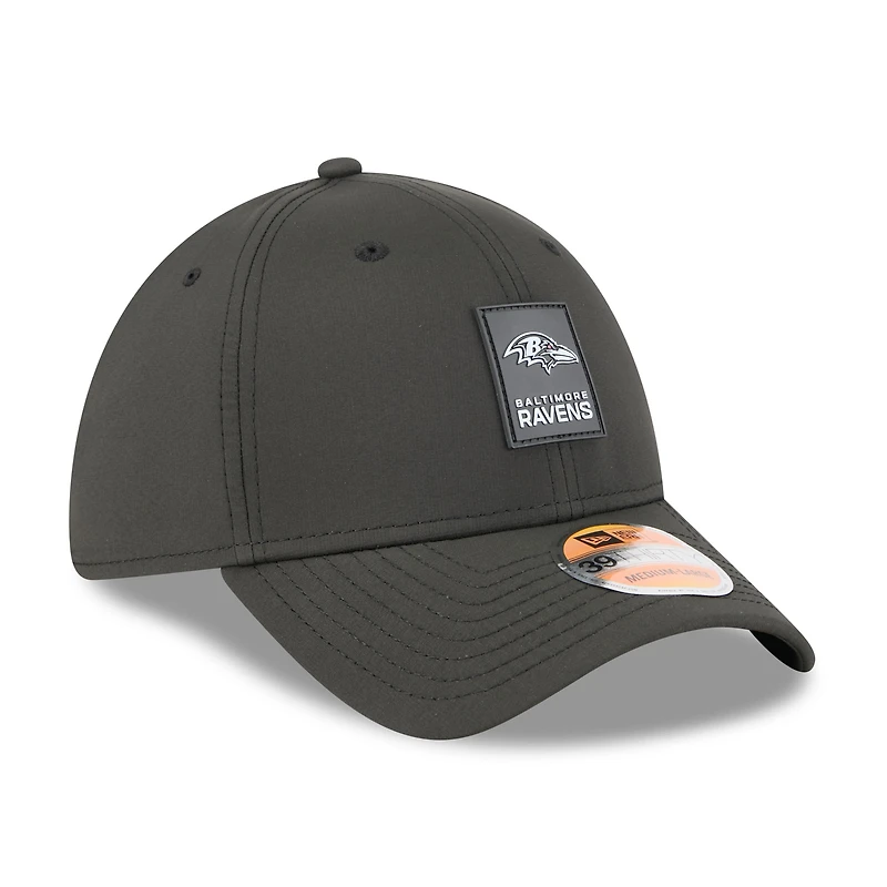Men's New Era Black Baltimore Ravens 2025 Sideline 39THIRTY Flex Hat